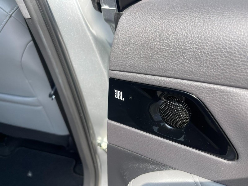 Toyota Avalon Hybrid Vehicle Image 18
