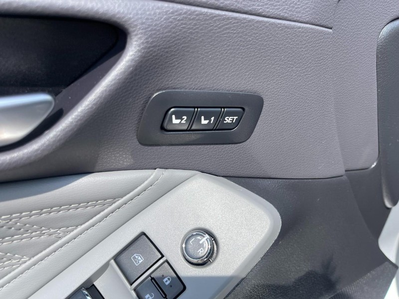 Toyota Avalon Hybrid Vehicle Image 25