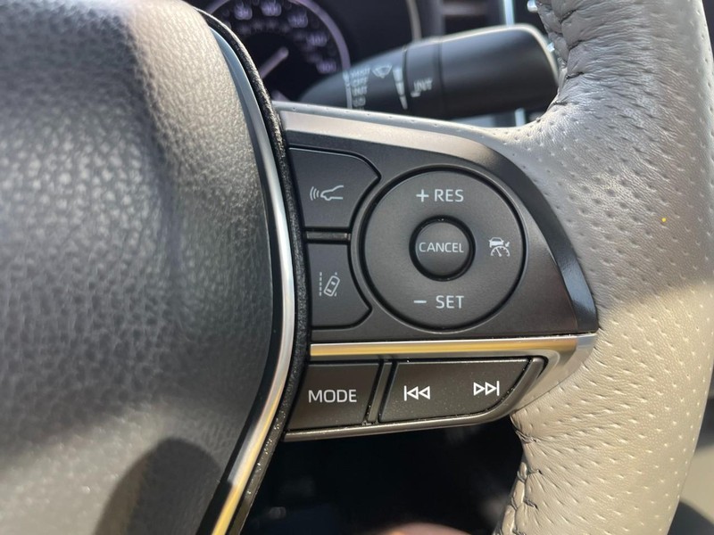 Toyota Avalon Hybrid Vehicle Image 30