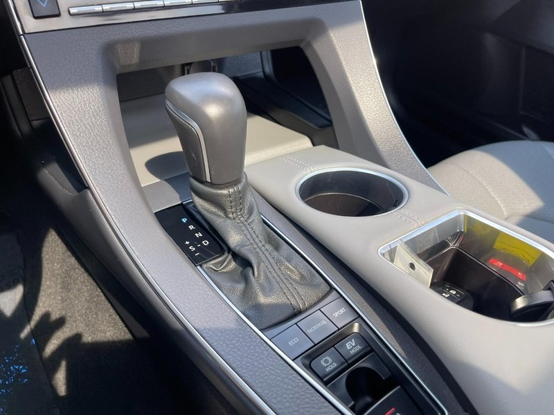 Toyota Avalon Hybrid Vehicle Image 34