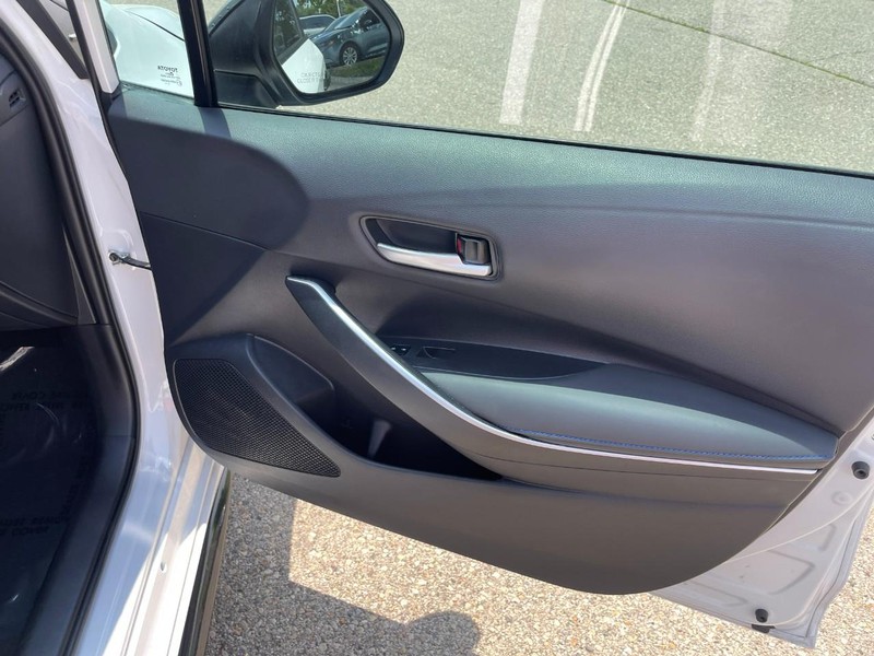 Toyota Corolla Vehicle Image 12