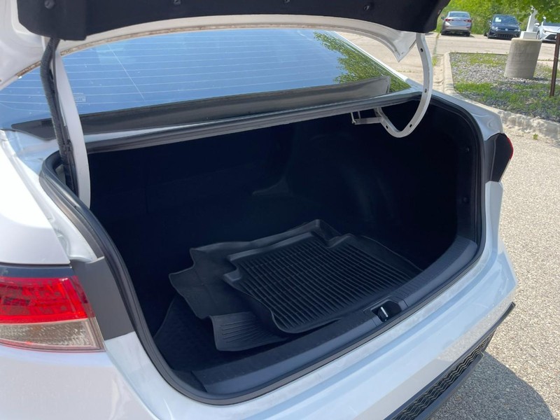 Toyota Corolla Vehicle Image 16