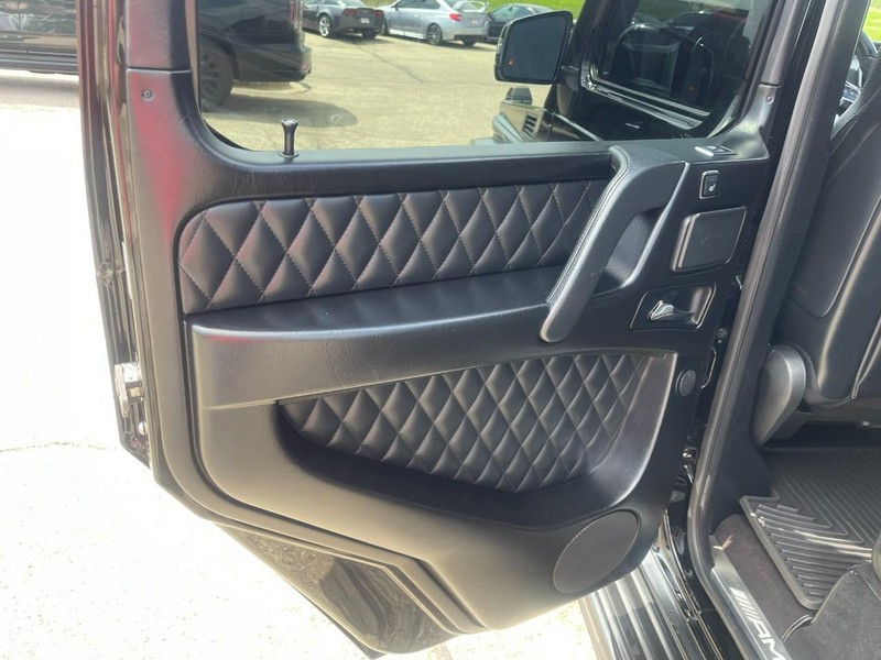 Mercedes-Benz G 65 AMG Vehicle Image 21