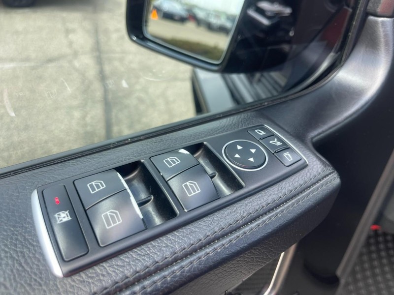 Mercedes-Benz G 65 AMG Vehicle Image 25