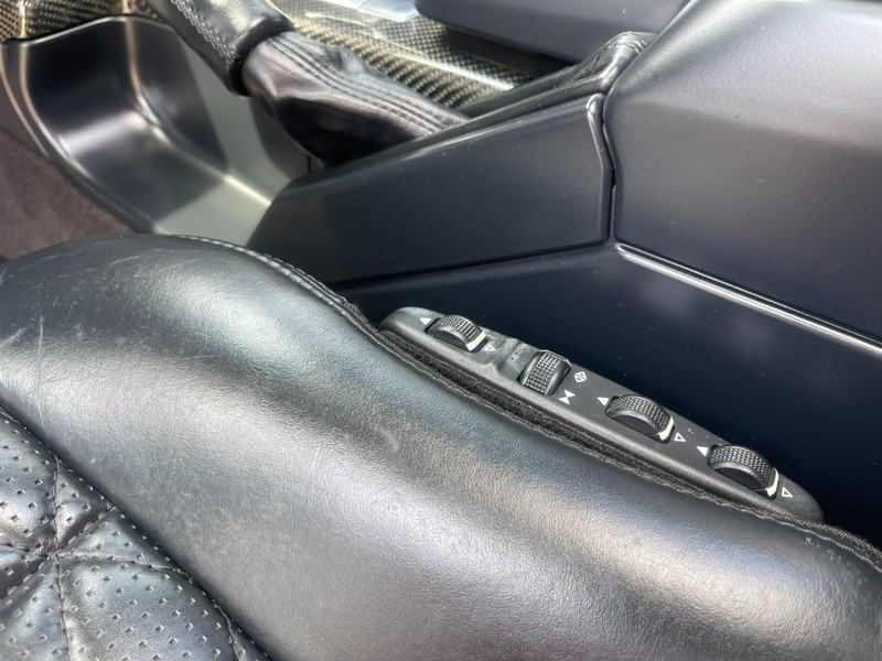 Mercedes-Benz G 65 AMG Vehicle Image 32