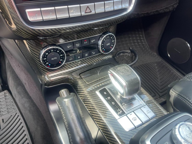 Mercedes-Benz G 65 AMG Vehicle Image 33