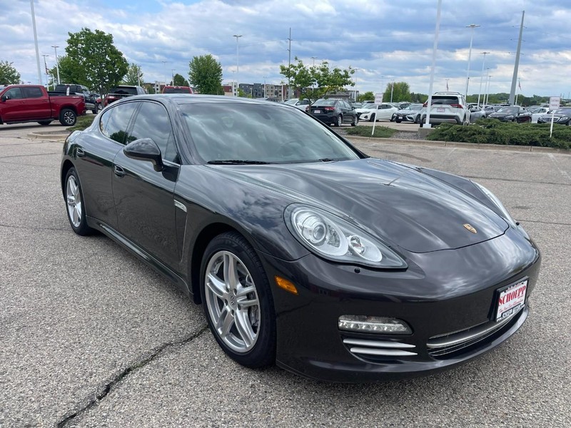 Porsche Panamera Vehicle Image 02