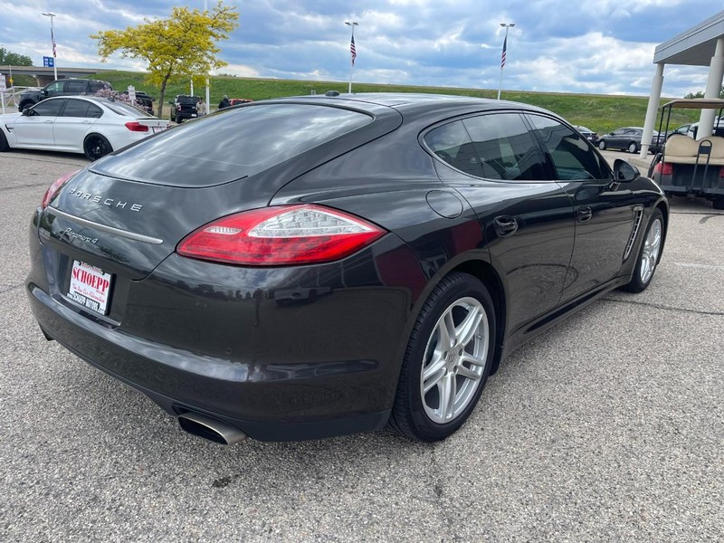 Porsche Panamera Vehicle Image 03