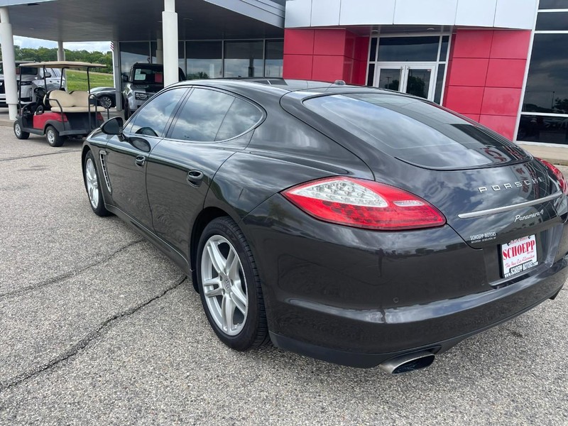 Porsche Panamera Vehicle Image 05