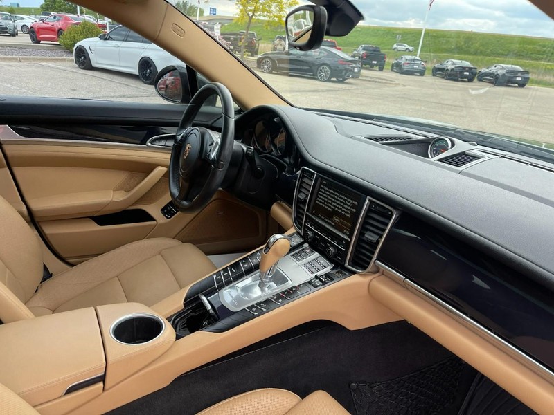 Porsche Panamera Vehicle Image 10