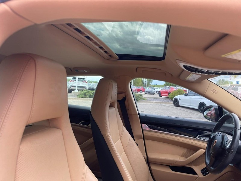 Porsche Panamera Vehicle Image 11