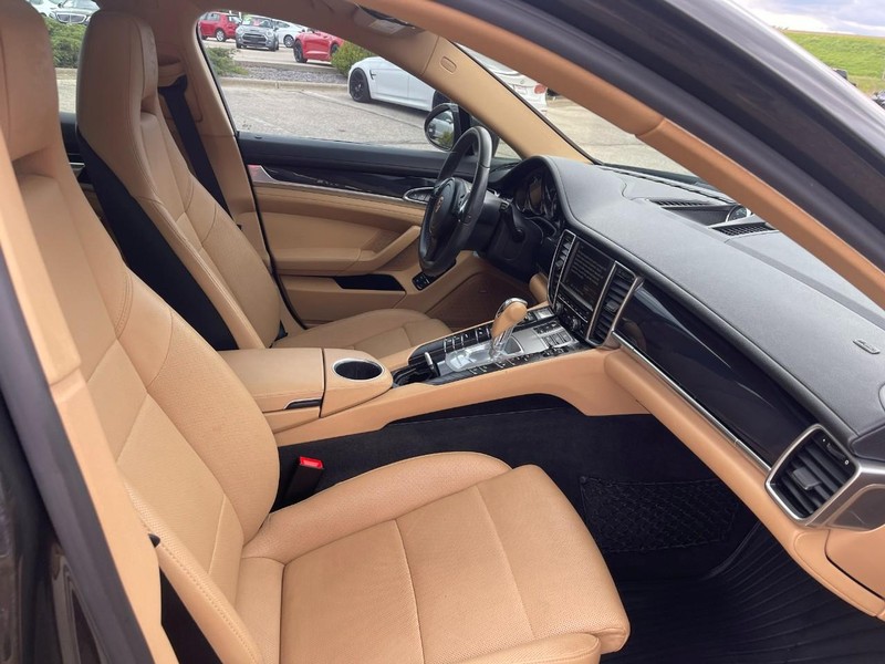 Porsche Panamera Vehicle Image 12