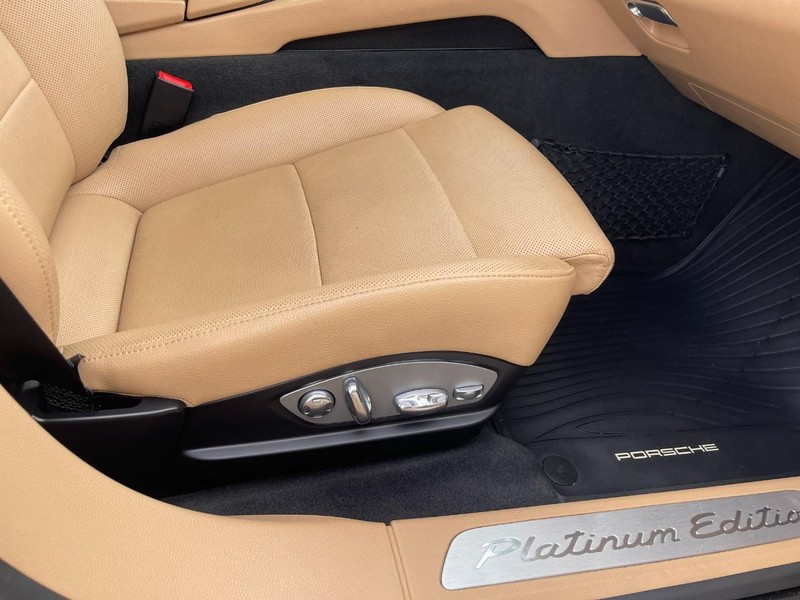 Porsche Panamera Vehicle Image 13