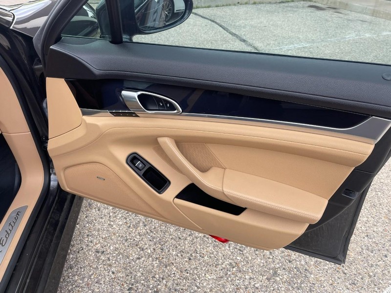 Porsche Panamera Vehicle Image 14