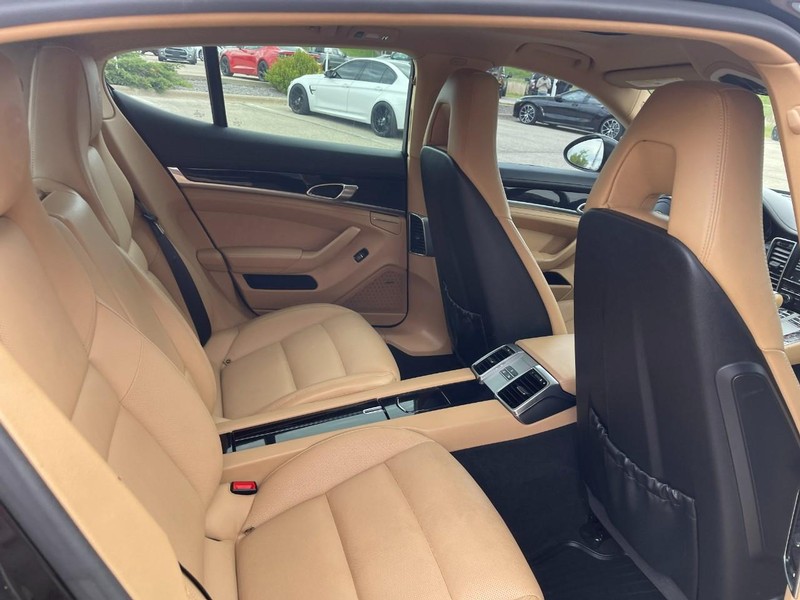 Porsche Panamera Vehicle Image 15