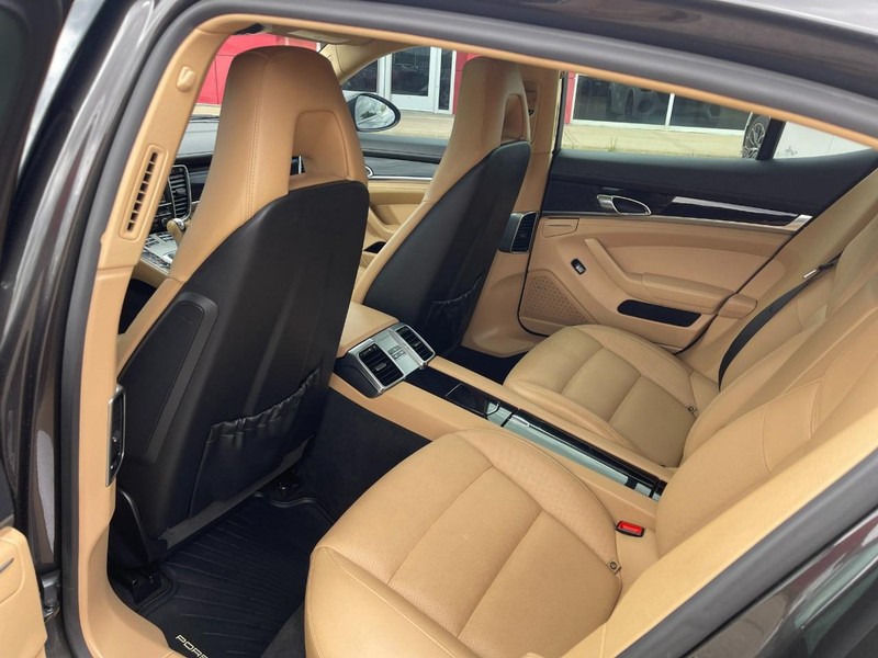 Porsche Panamera Vehicle Image 20