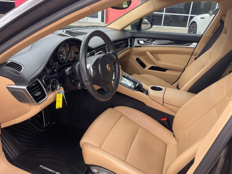 Porsche Panamera Vehicle Image 22