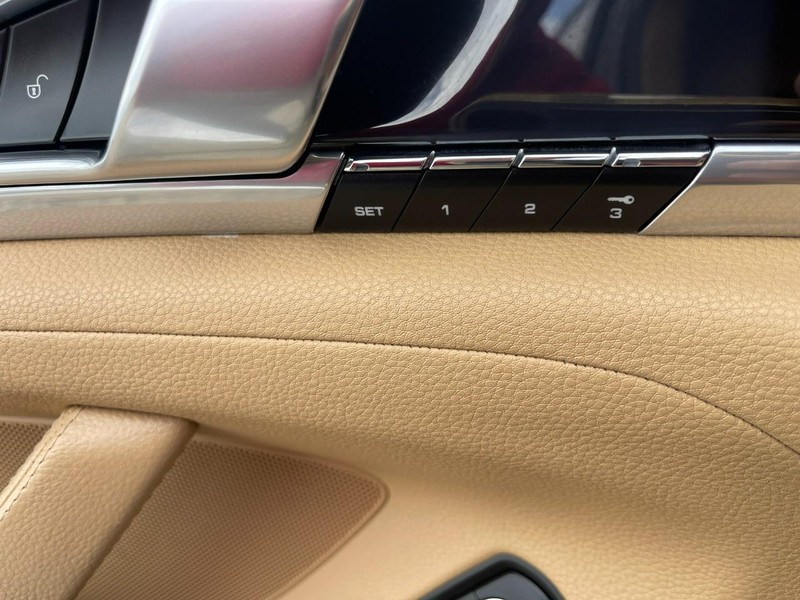 Porsche Panamera Vehicle Image 25