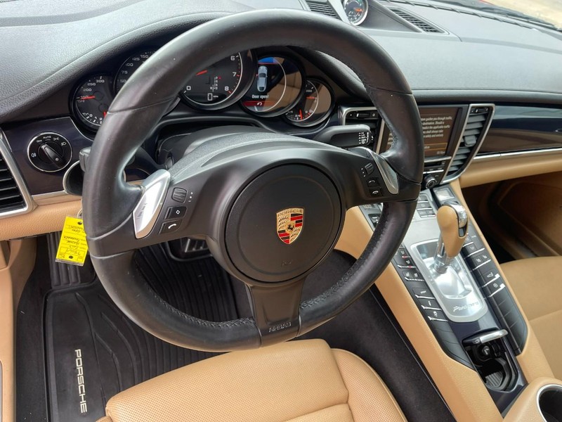 Porsche Panamera Vehicle Image 28