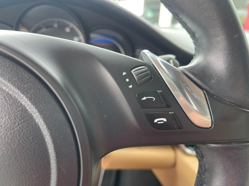 Porsche Panamera Vehicle Image 30
