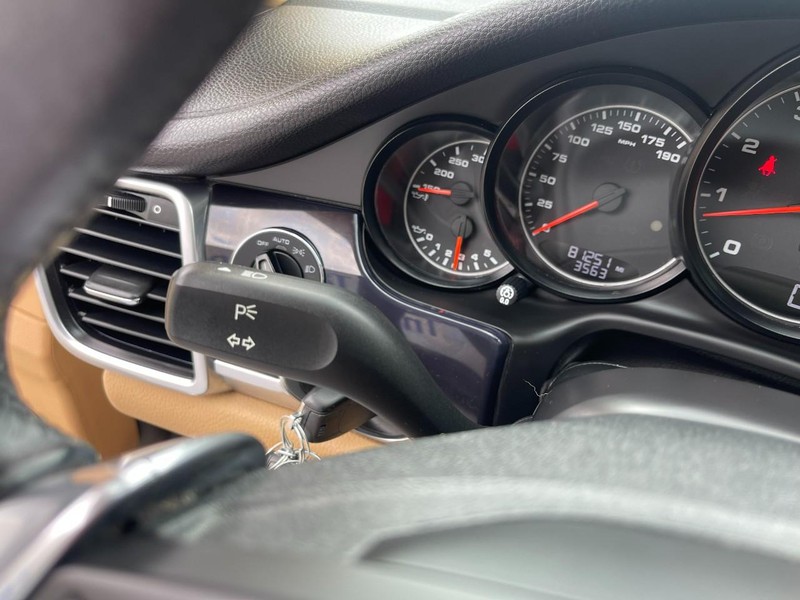 Porsche Panamera Vehicle Image 31