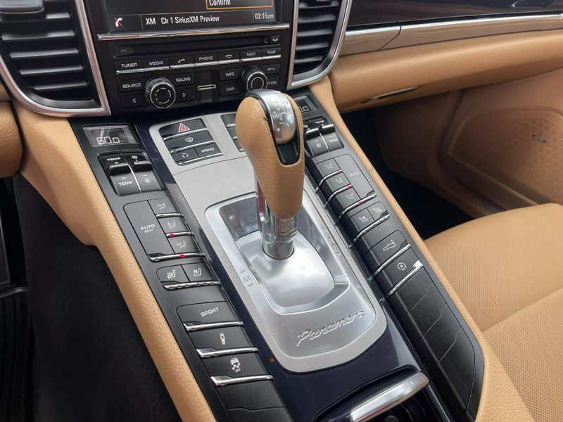 Porsche Panamera Vehicle Image 33