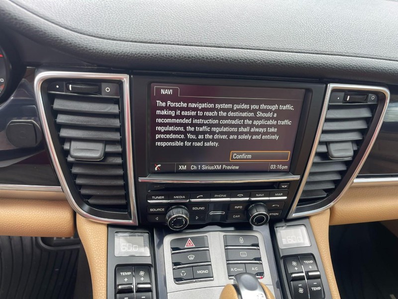 Porsche Panamera Vehicle Image 34