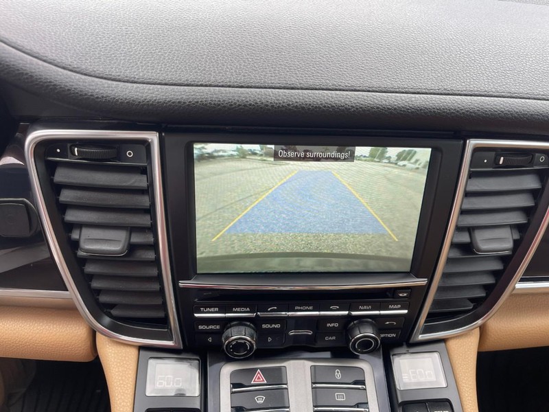 Porsche Panamera Vehicle Image 35