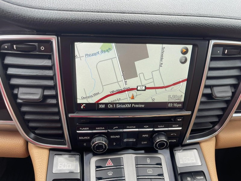 Porsche Panamera Vehicle Image 36