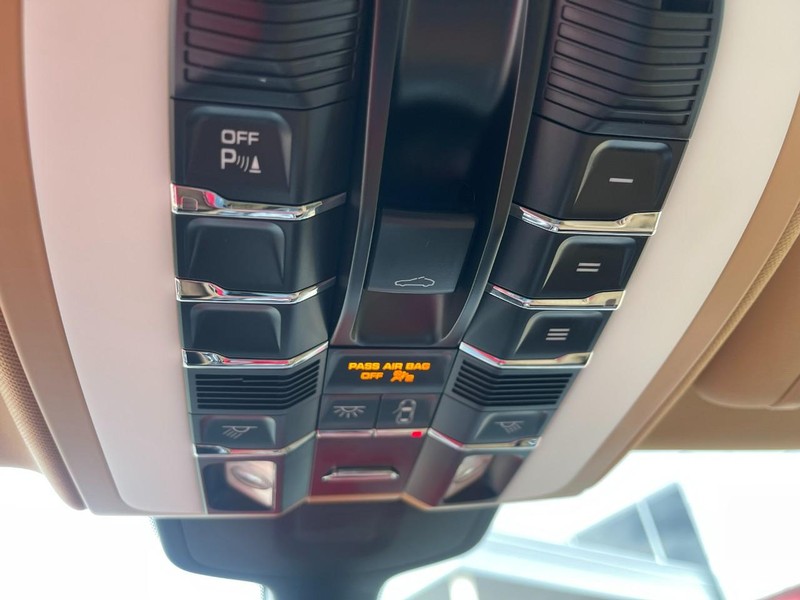 Porsche Panamera Vehicle Image 39