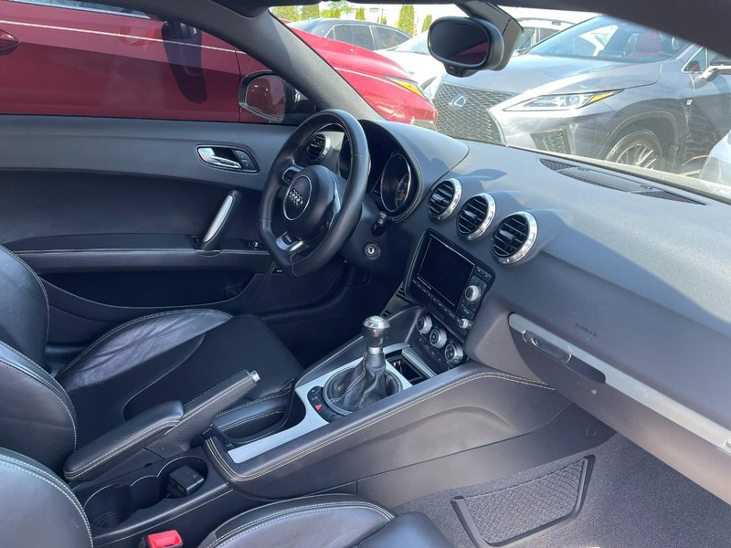 Audi TT RS Vehicle Image 02