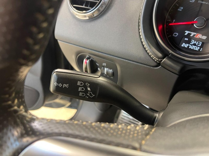 Audi TT RS Vehicle Image 27