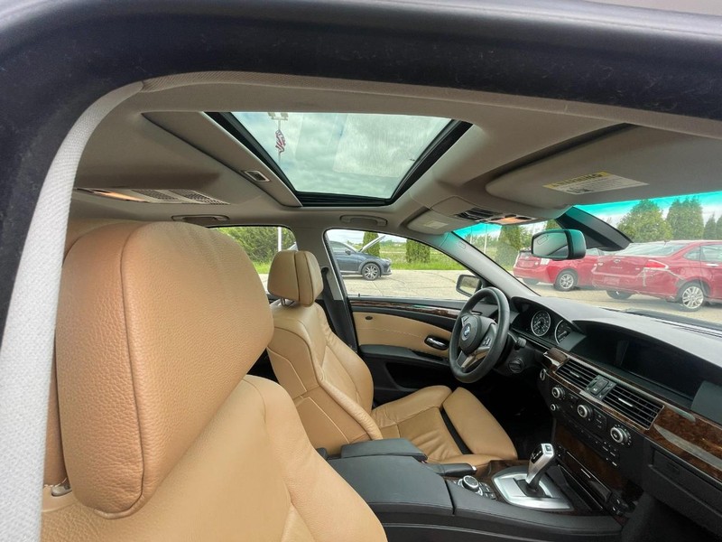 BMW 5 Series Vehicle Image 03