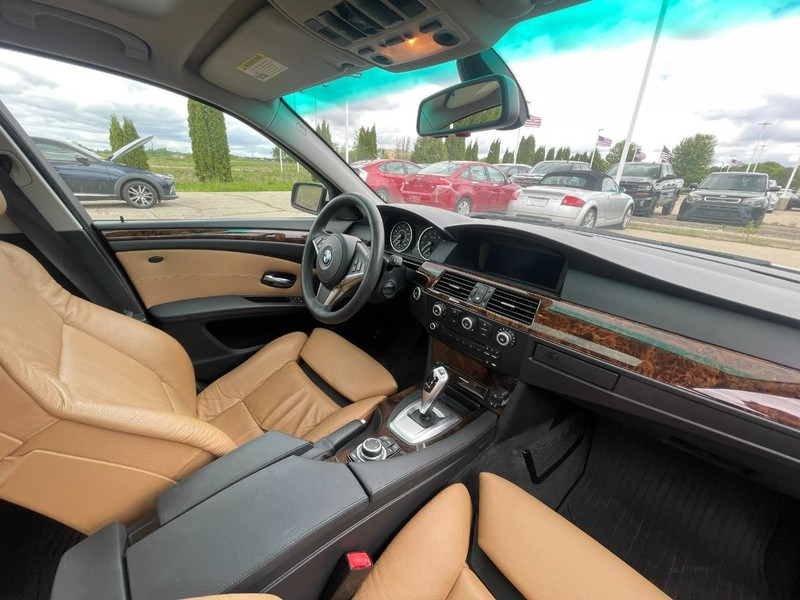 BMW 5 Series Vehicle Image 05