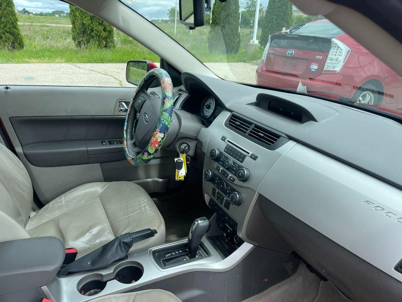 Ford Focus Vehicle Image 02