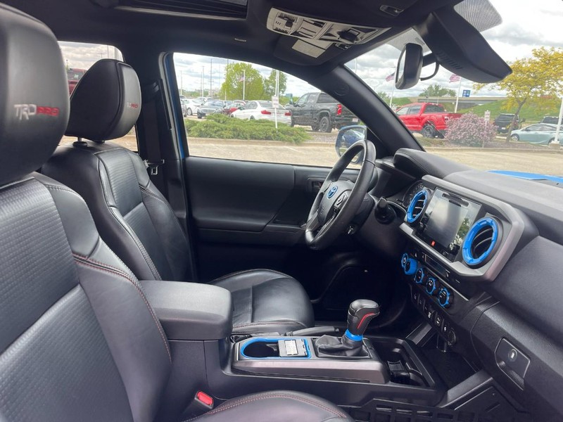 Toyota Tacoma 4WD Vehicle Image 13
