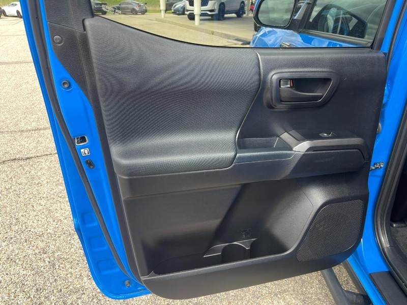 Toyota Tacoma 4WD Vehicle Image 21
