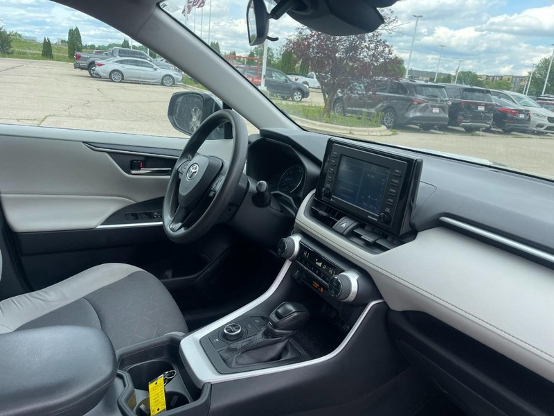 Toyota RAV4 Hybrid Vehicle Image 02