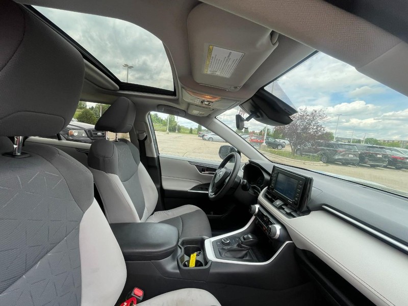 Toyota RAV4 Hybrid Vehicle Image 04