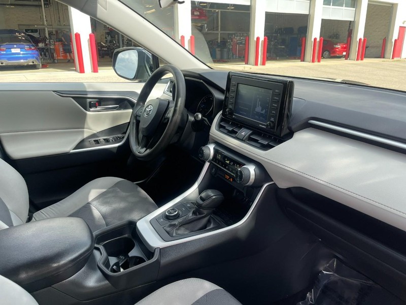 Toyota RAV4 Hybrid Vehicle Image 09