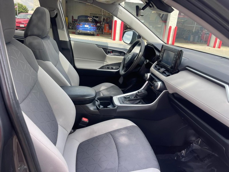 Toyota RAV4 Hybrid Vehicle Image 11