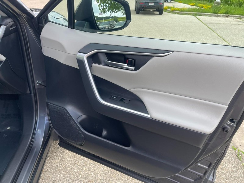 Toyota RAV4 Hybrid Vehicle Image 12