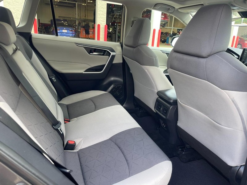 Toyota RAV4 Hybrid Vehicle Image 13