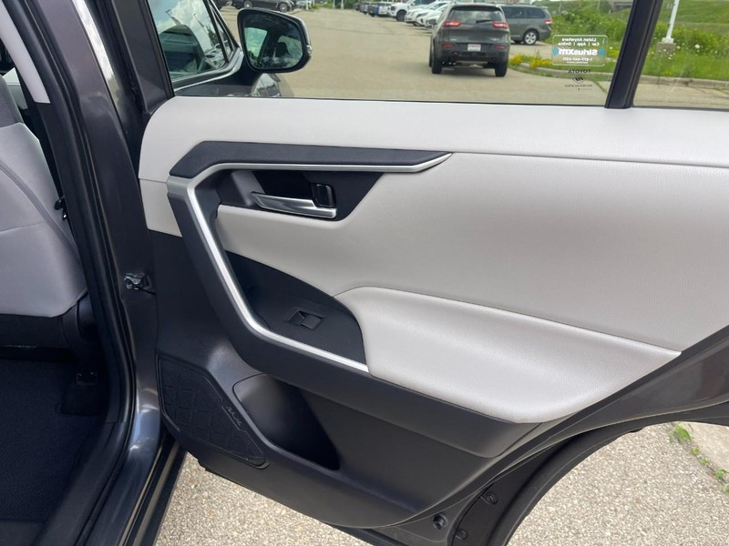 Toyota RAV4 Hybrid Vehicle Image 15
