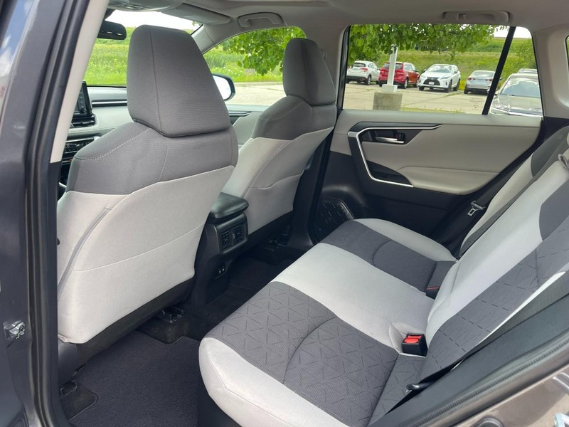 Toyota RAV4 Hybrid Vehicle Image 17