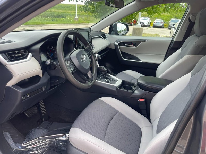 Toyota RAV4 Hybrid Vehicle Image 19