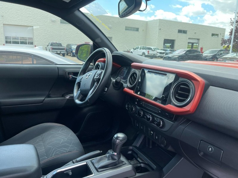 Toyota Tacoma Vehicle Image 02