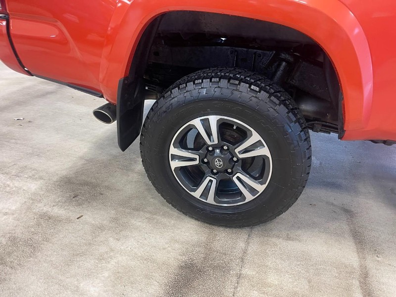 Toyota Tacoma Vehicle Image 08