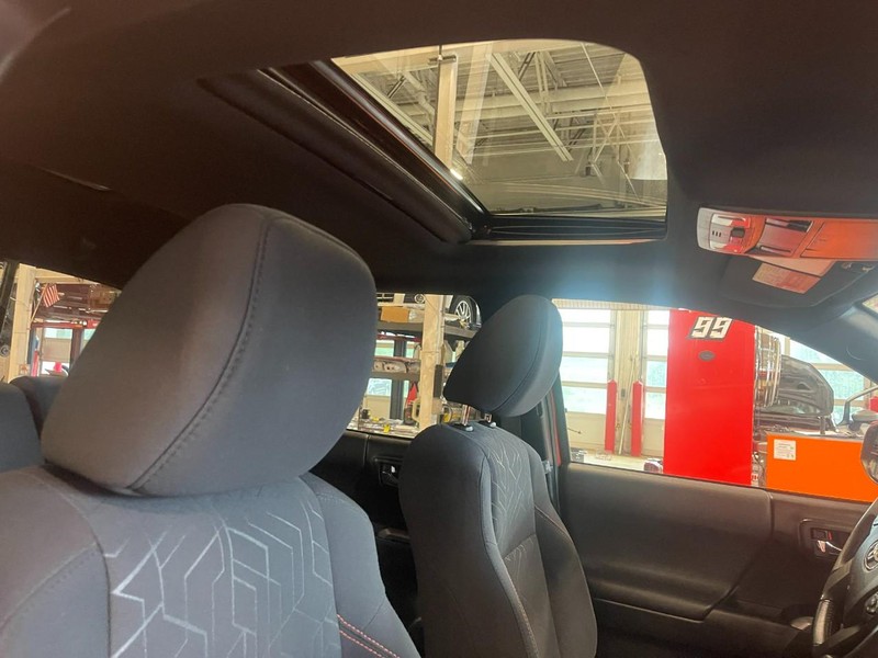 Toyota Tacoma Vehicle Image 10