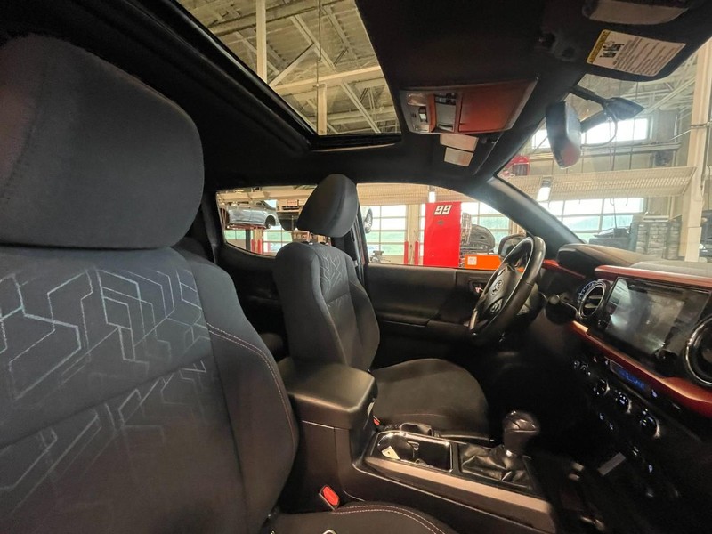 Toyota Tacoma Vehicle Image 11